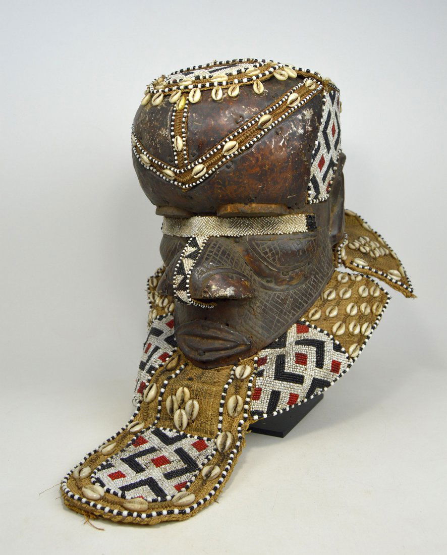 A Fine old Kuba Bwoom African mask (1 of 7)