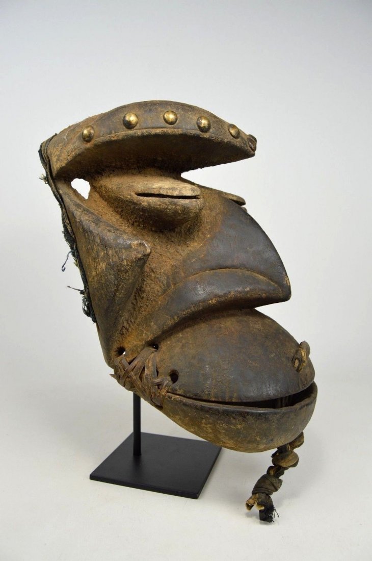 Primitive Bete - Gere mask with Movable Jaw: This is an old carved wooden mask from the Bete or Gere peoples, Cote D'Ivoire, West Africa. A wonderful mask with exaggerated facial features including globular eyes, a pronounced nose, and a full mo