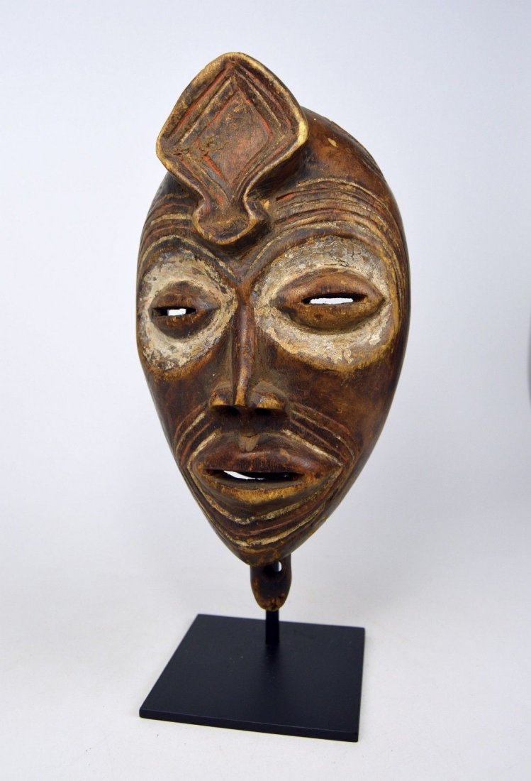 An ornately carved Bena Lulua African mask (1 of 6)