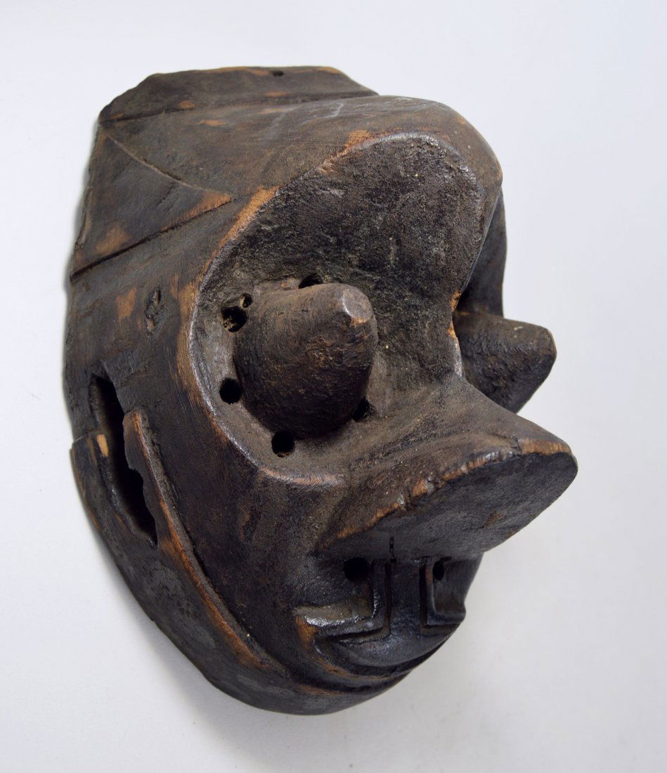 A Kuba Pooom Itok African mask (1 of 6)