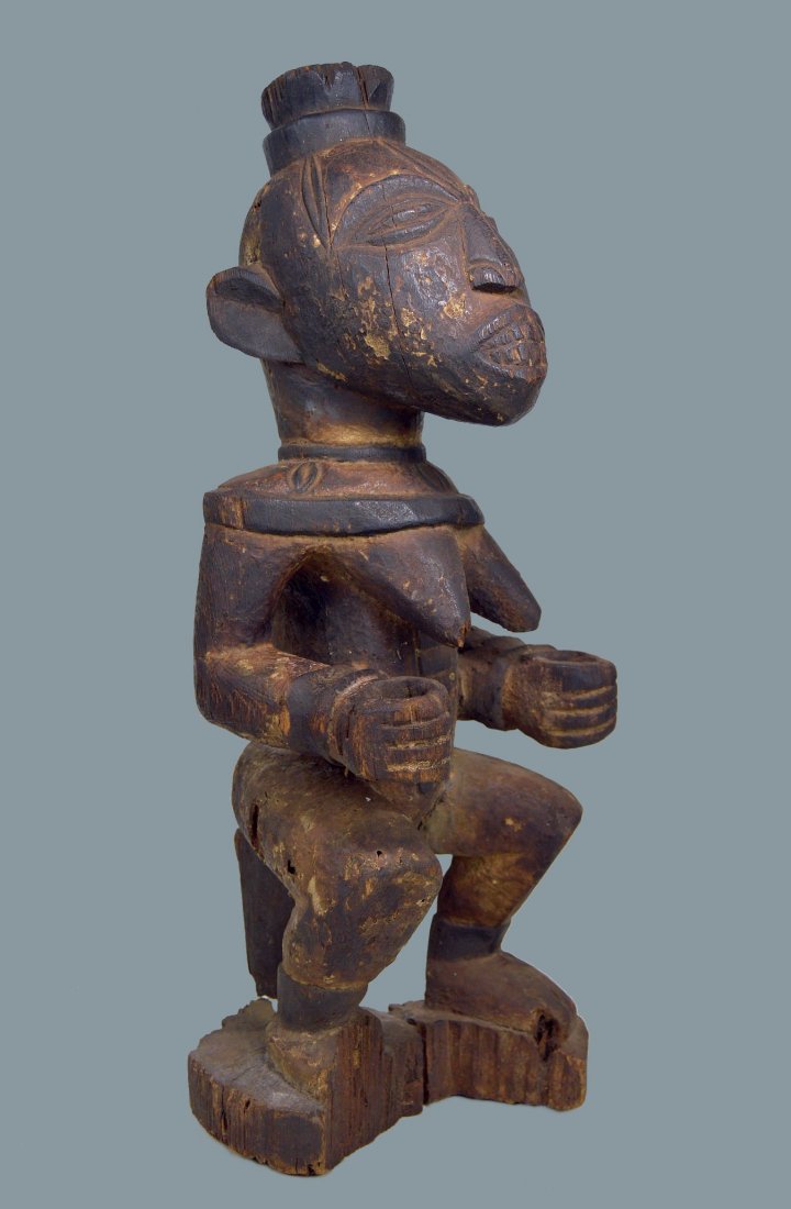 URHUBO FEMALE SHRINE SCULPTURE (1 of 7)