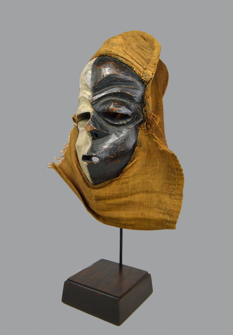 PENDE MBANGU BLACK & WHITE MASK (1 of 9)