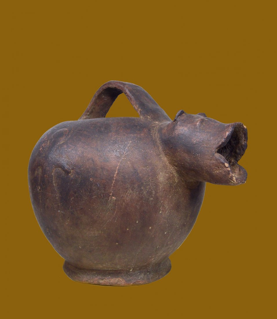 HUGE MAMBILA TERRACOTTA VESSEL IN ZOOMORPHIC FORM (1 of 6)