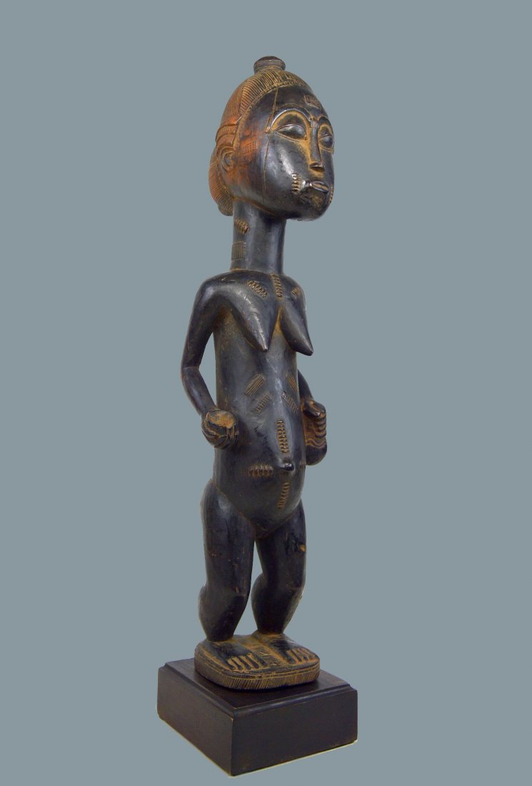 FINE BAULE FEMALE SCULPTURE (1 of 7)