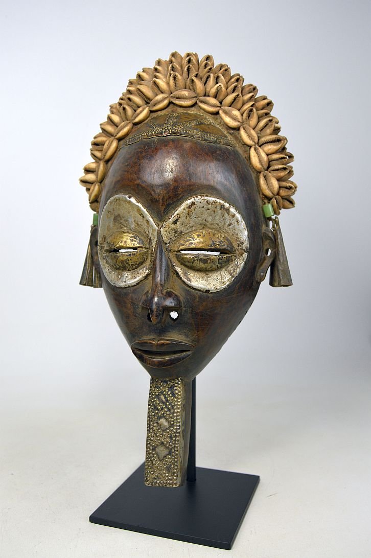 CHOKWE STYLE MASK WITH BRASS AND SHELL ADORNMENT (1 of 7)