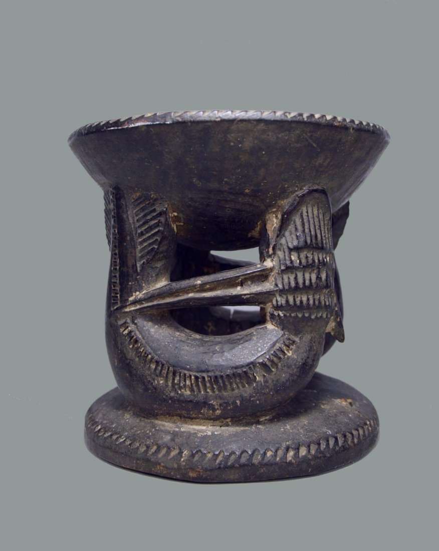 YORUBA AGERE IFA DIVINATION BOWL WITH MUDSKIPPERS (1 of 10)