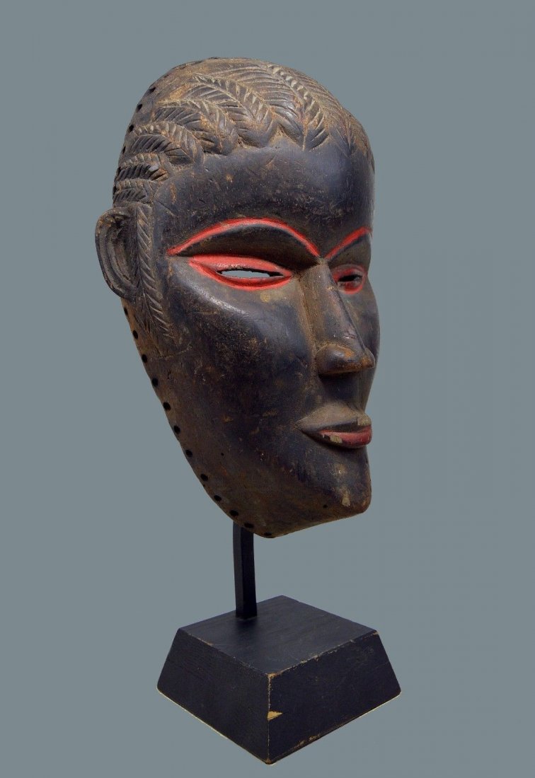 SERENE OLD DAN AFRICAN MASK WITH RED ACCENT (1 of 10)