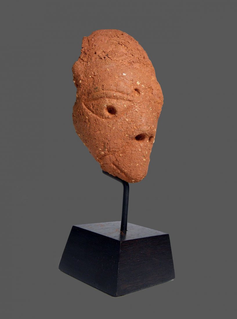 Classic Ancient NOK Terracotta Head Relic 500 BC-200 AD: This is a classic Nok terracotta head from Nigeria, West Africa.Estimated to be from around 500 BC till about 200 AD. Nok culture, named after the village on the Jos plateu in Nigeria where it was fir