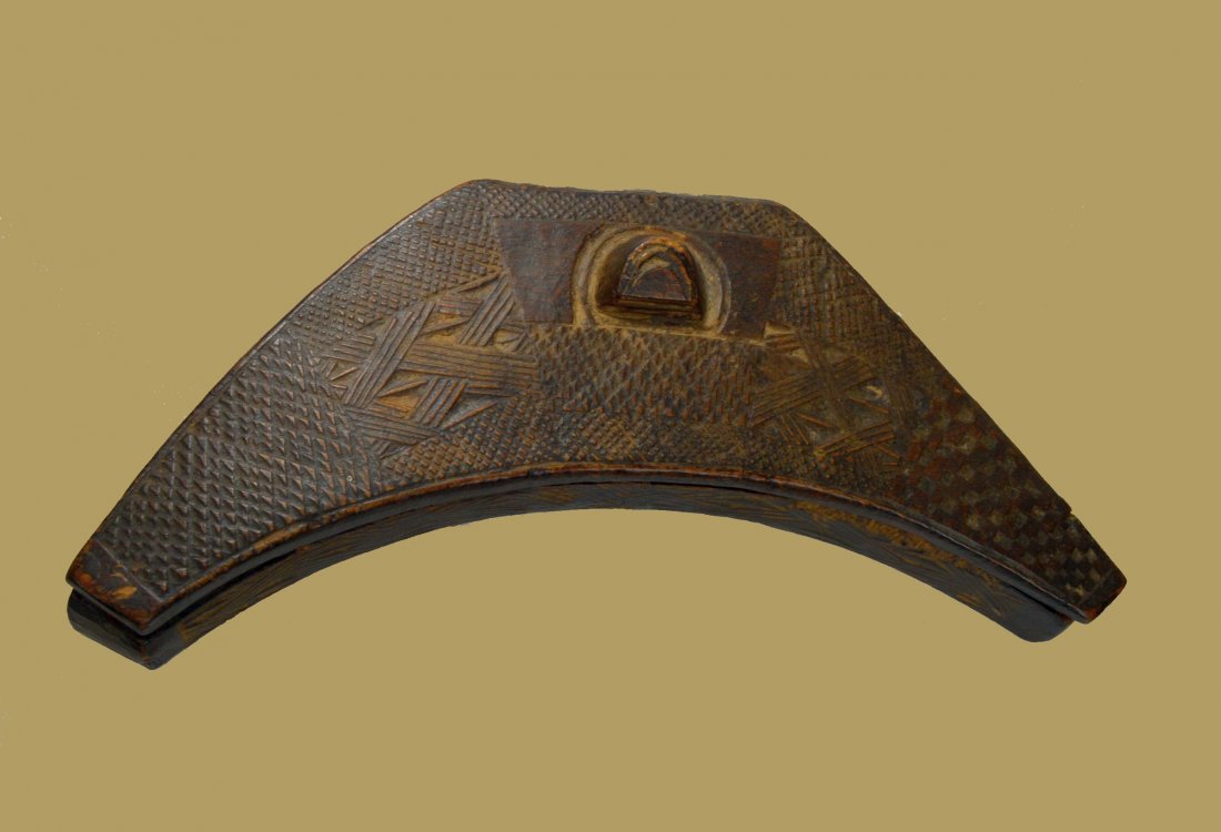 A VERY FINE KUBA TUKULA POWDER BOX WITH INCISED DESIGNS (1 of 6)