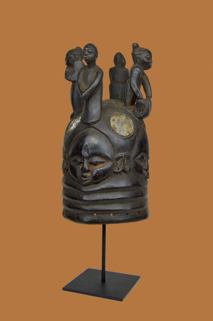 FANTASTIC MENDE BUNDU MASK WITH MUSCIAN FIGURE (1 of 6)