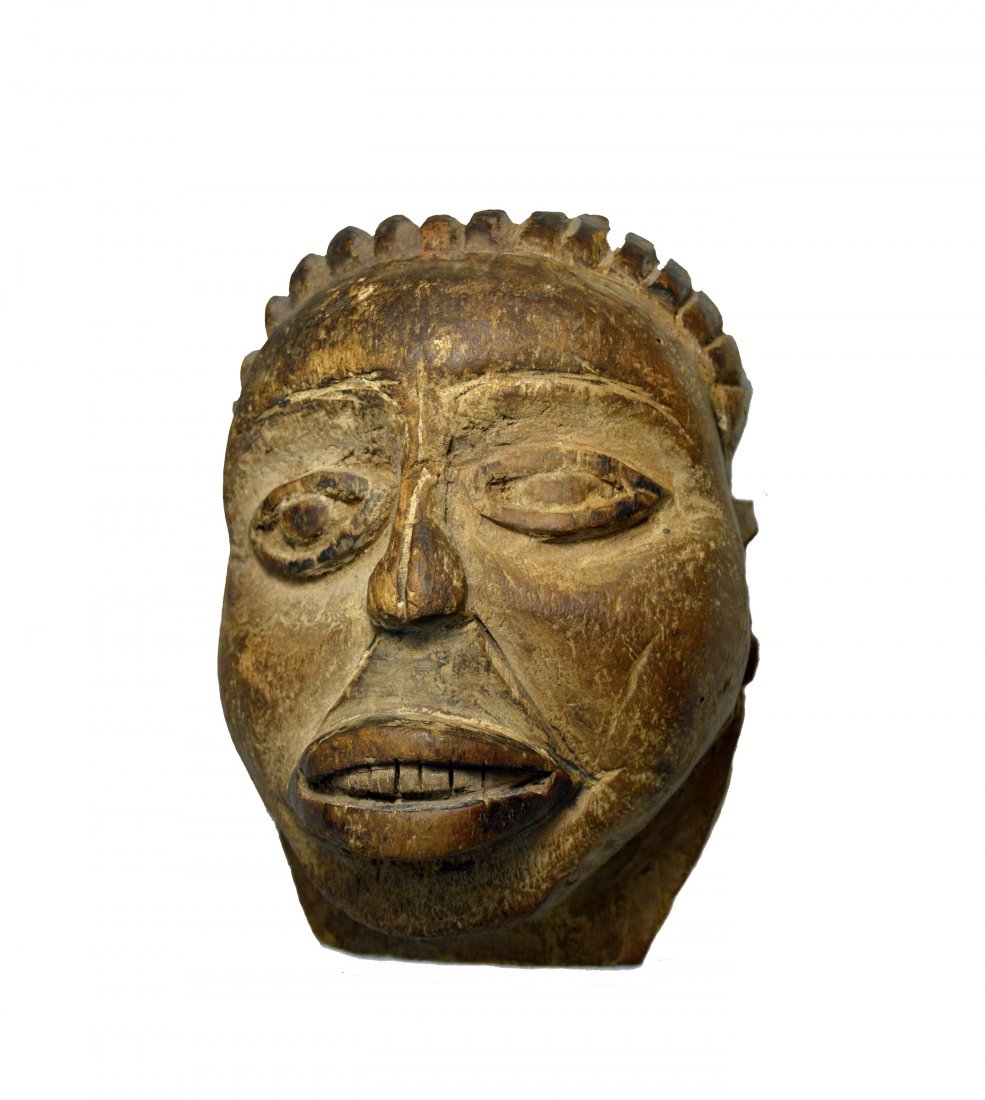 OLD AND RARE MAKONDE PASSPORT STYLE MASKETTE (1 of 4)