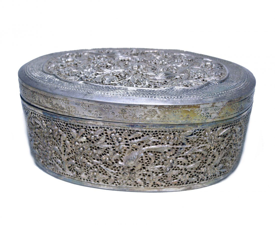 LARGE ANTIQUE SILVER REPOUSSE BURMESE BOX WITH LID (1 of 8)