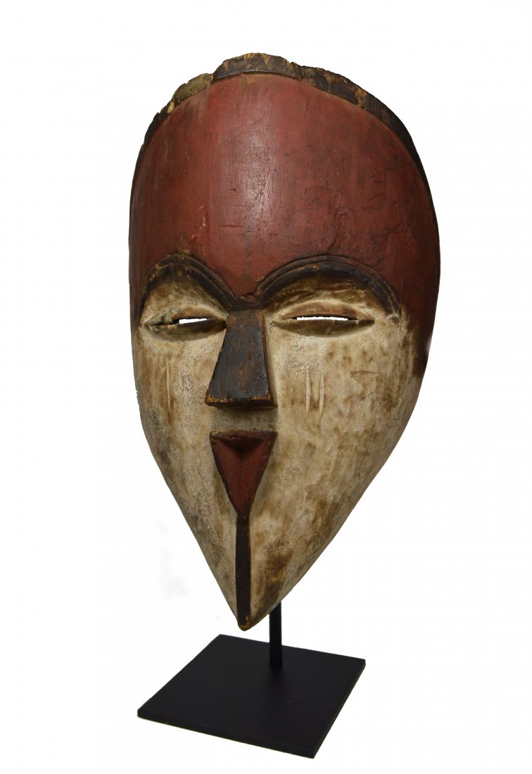 Fine Vintage Mitsogo Bwiti Initiation Mask, African Art: A Lovely vintage to antique Wooden mask from the Mitsogo peoples, Gabon, Africa. A very finely carved example of the style of masks worn during Bwiti initiation ceremonies. a initiation ceremony perfo