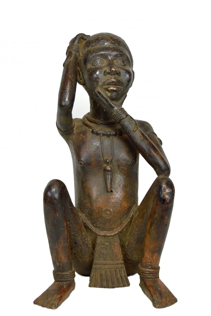 Large Yoruba Bronze Effigy of a Chief, African Art: This is a large and impressive vintage bronze sculpture of the chief with realistic elements and an incredible facial expression. A skilled bronze smith or artist has created a emotional and moving im