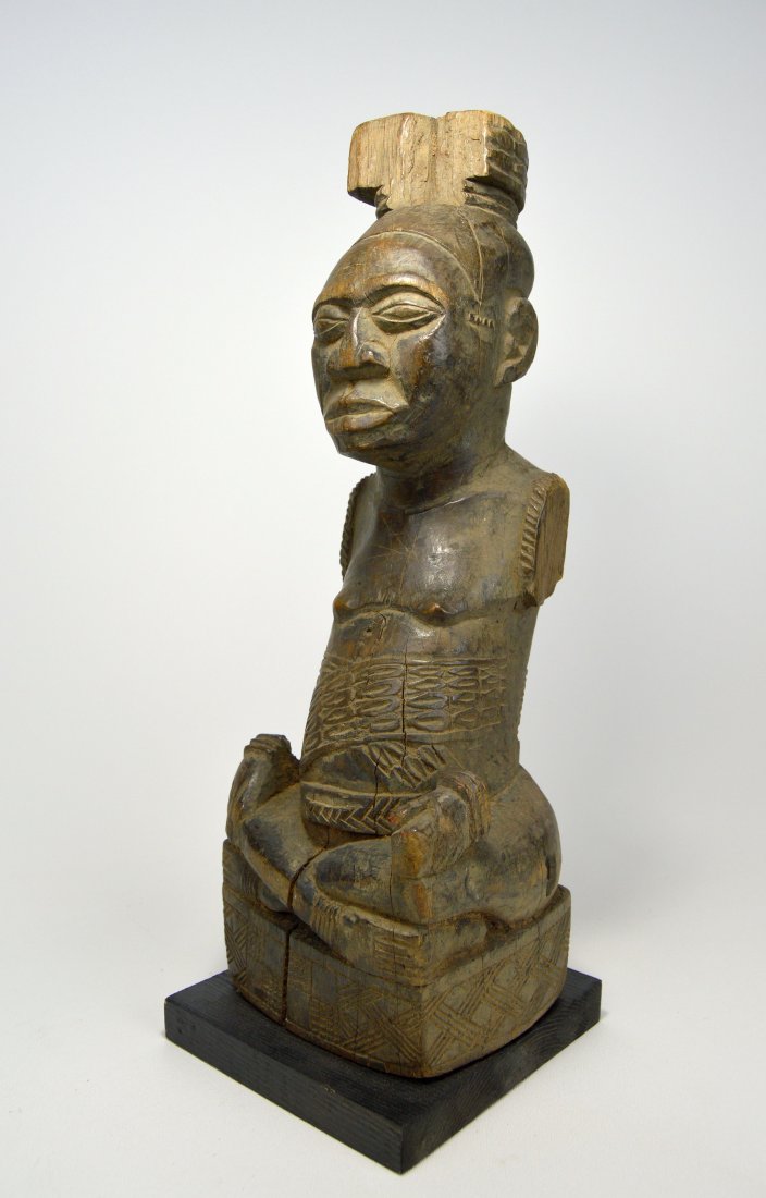 A Very fine Old Kuba Ndop Effigy of the King (1 of 8)