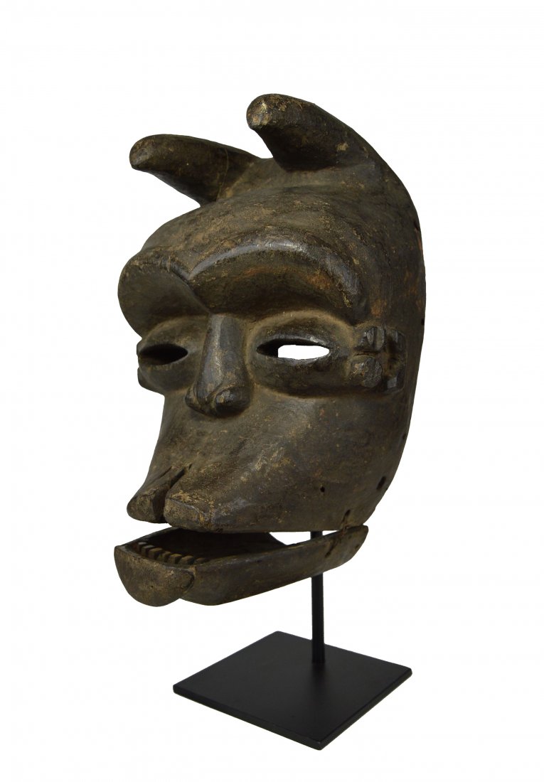Ogoni African mask with movable jaw (1 of 7)