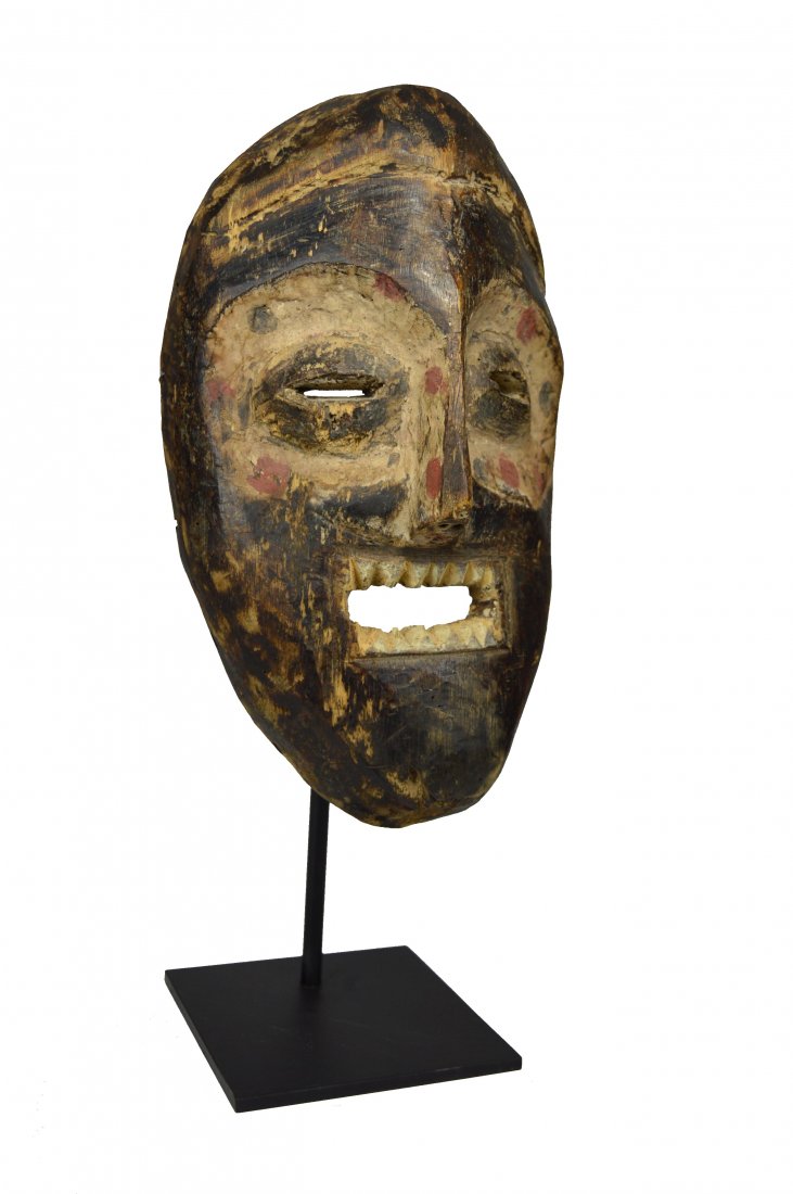 Aggressive Old Kuma African mask, Ex NY Estate. (1 of 6)