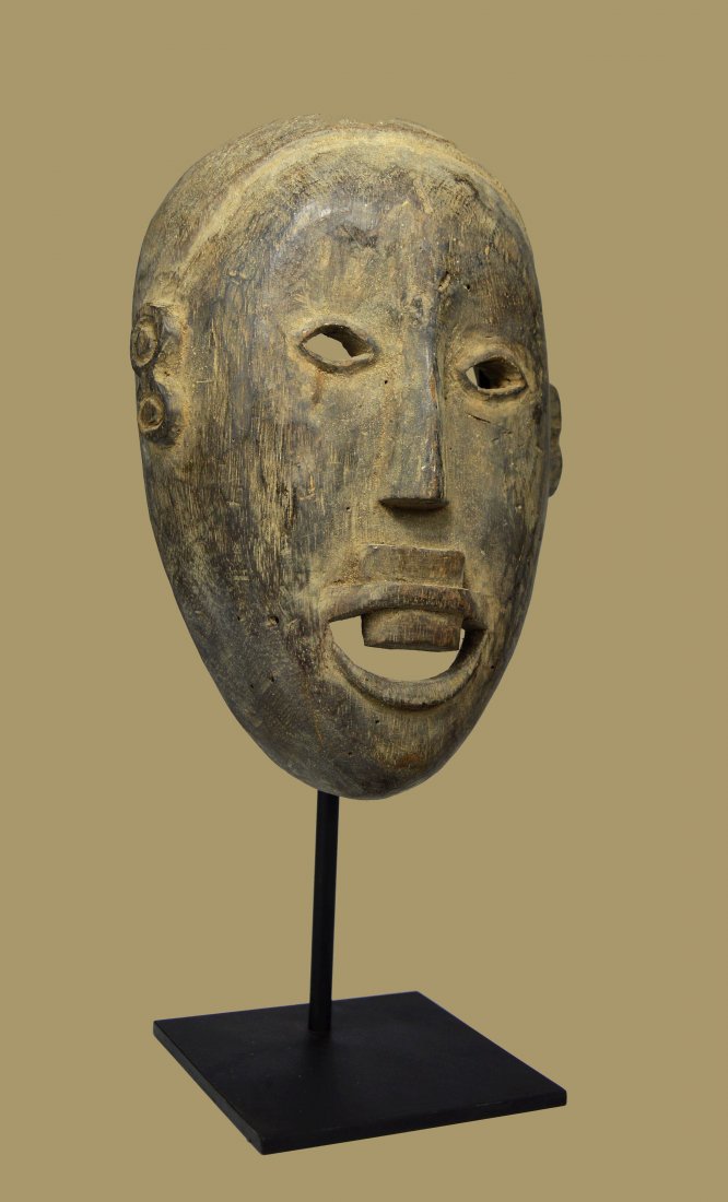 A Fine Old Makua African mask Ex Leonard Kahan Gallery (1 of 7)