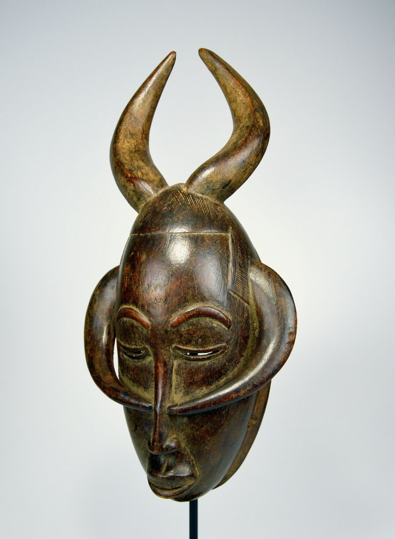 A Finely carved Ligbe African Mask (1 of 5)