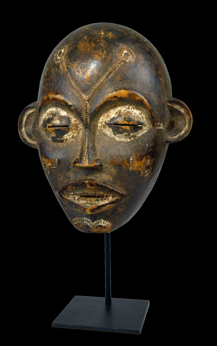A Fine Chokwe Pwo African Mask (1 of 9)