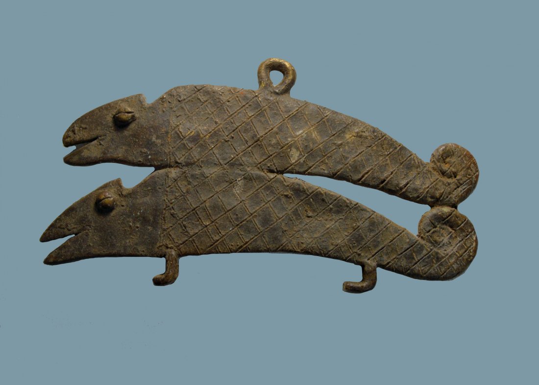 Old Lobi Bronze Pendant of Copulating Chameleon Lizards (1 of 4)