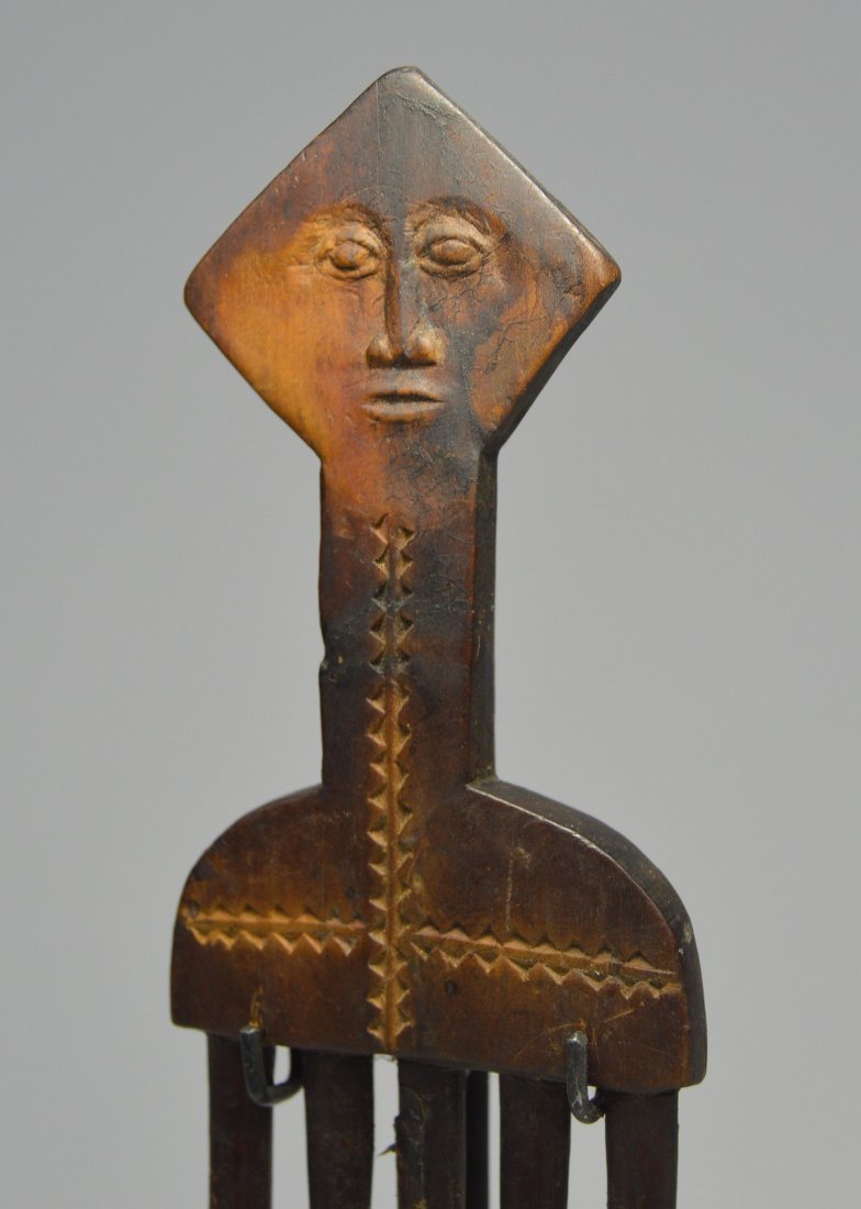 A Very Fine Old Baule Comb (1 of 6)