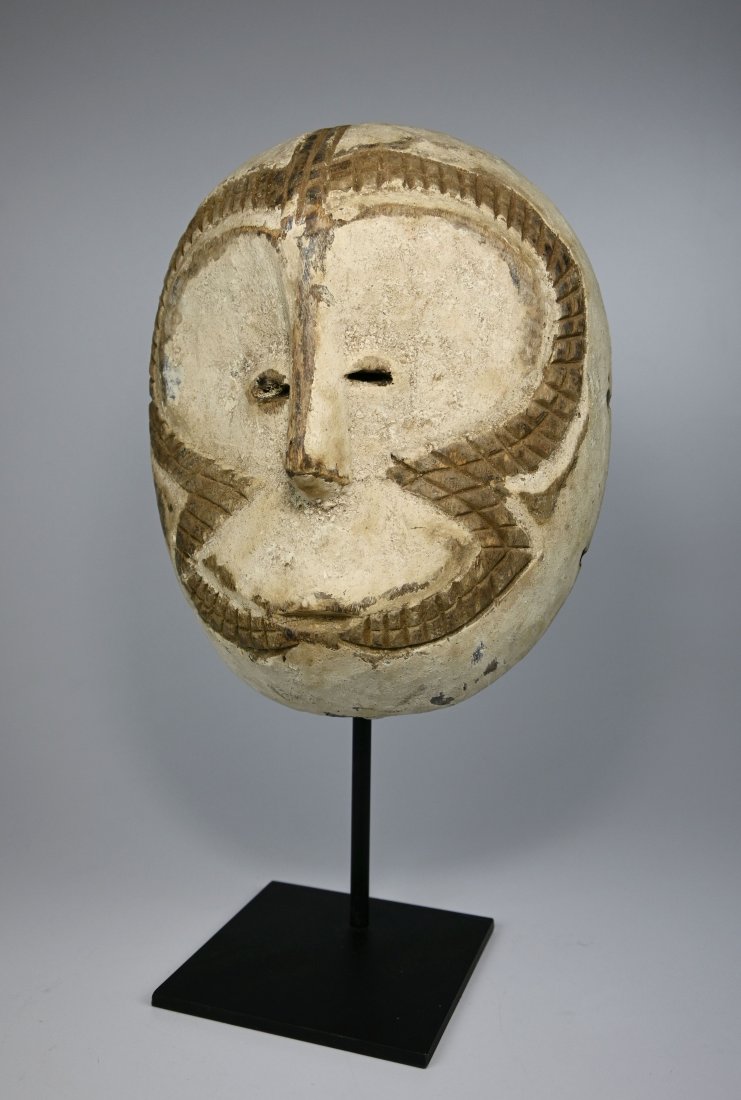 A Rare Zimba mask Ex Joseph Gerena NYC 1989: A carved wooden mask with stylized facial features, carved and incised facial "scar" designs and white kaolin clay pigments. Very rare! Zimba peoples - Maniema province, DR Congo - Provenance: Belgian