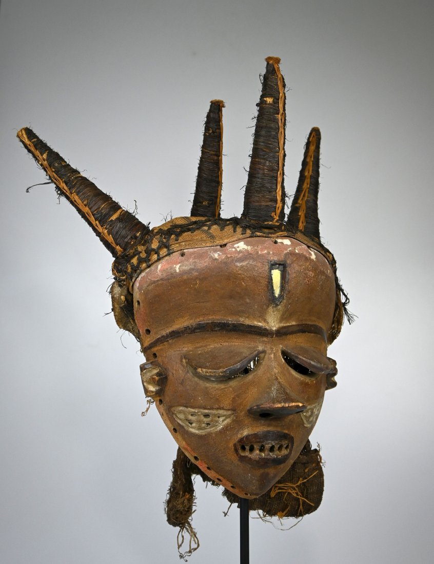 Fine Pende Mbuya African Mask Ex J. Camp Gallery 1984 (1 of 10)