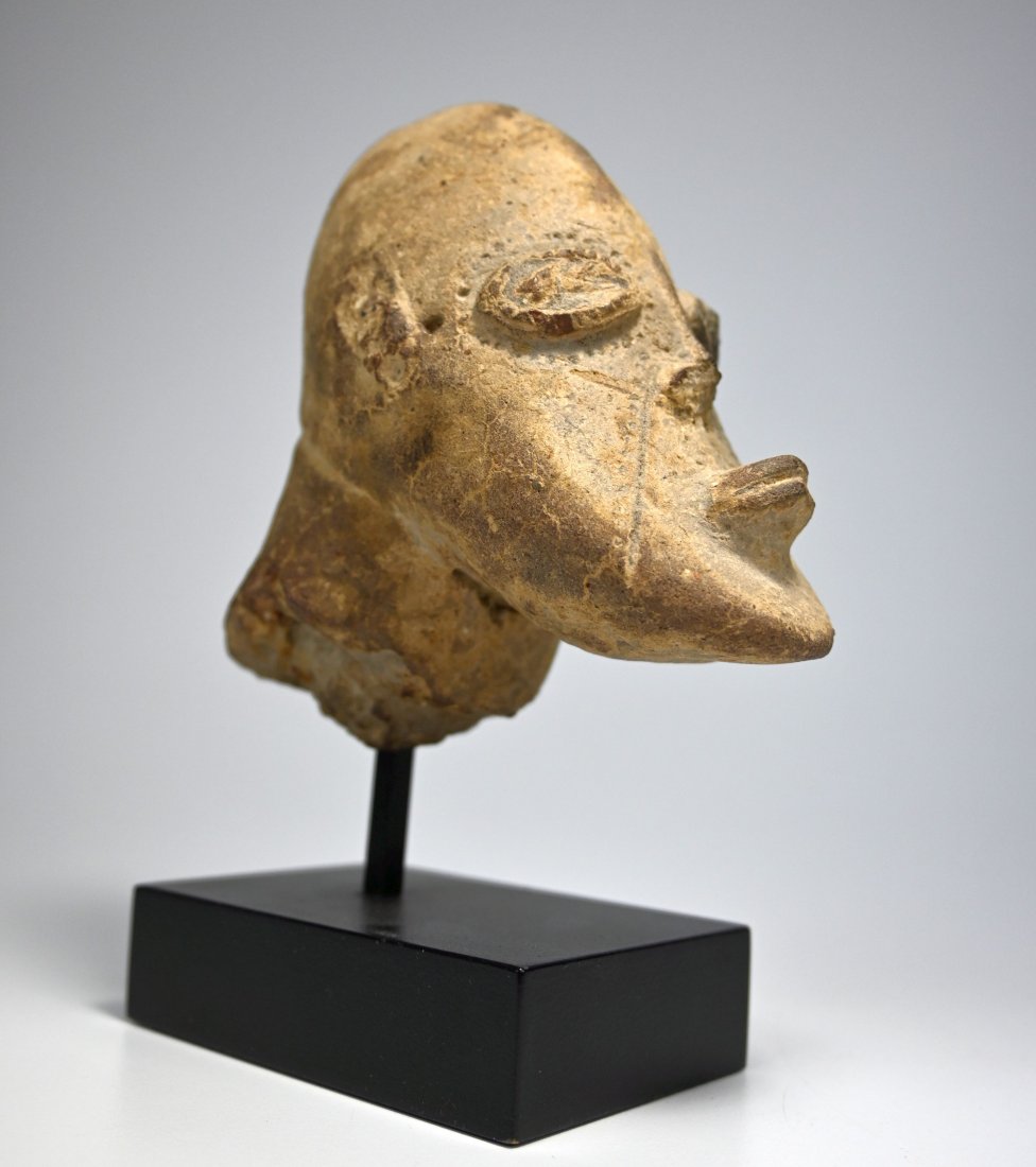 Ancient Djenne Terracotta head on base Ex Bill Wright (1 of 10)