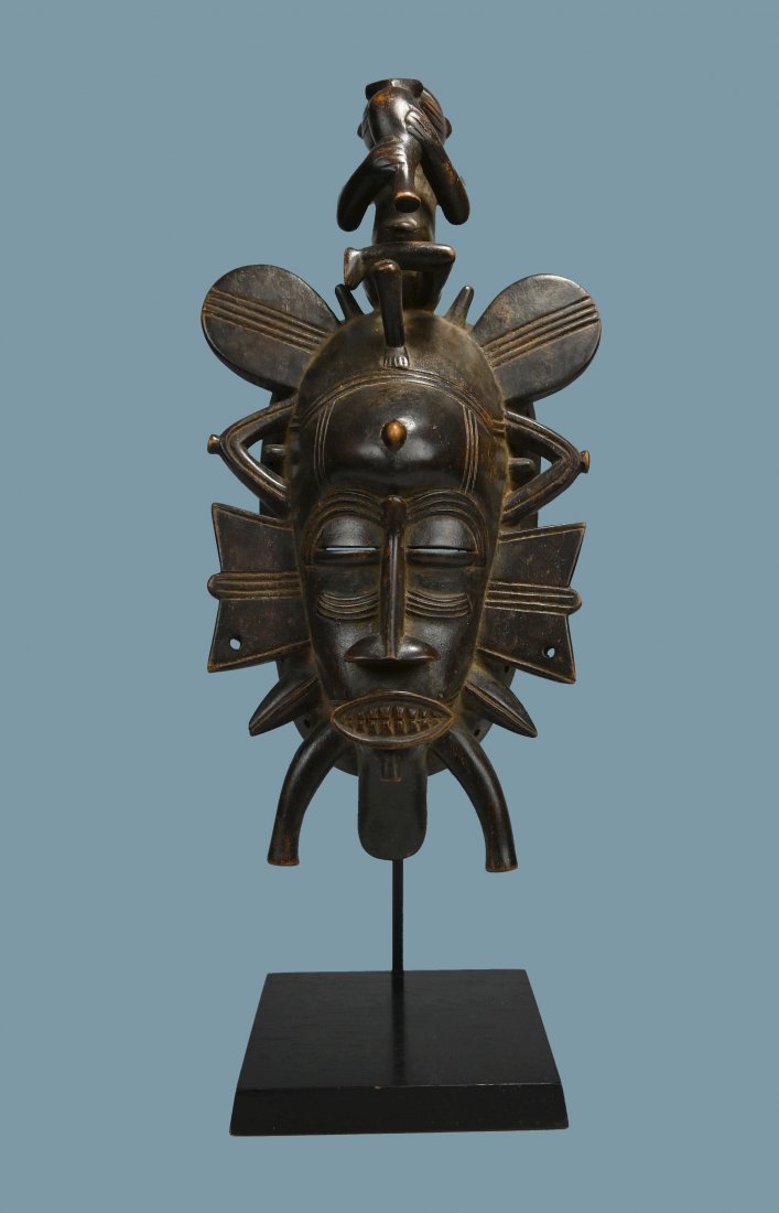 A Fine Senufo mask, kpelie (1 of 6)