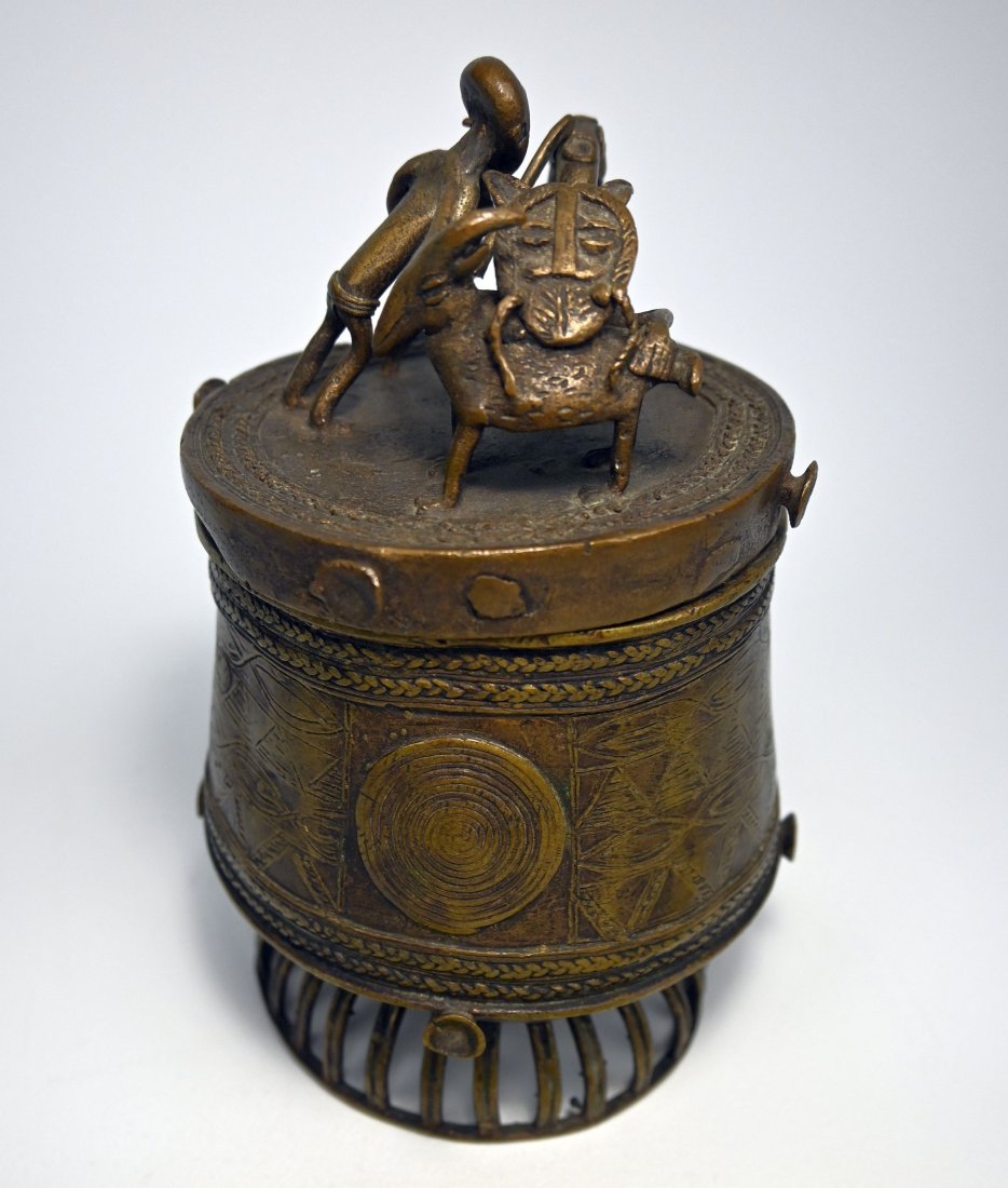 Ashanti Kuduo Bronze Lidded container for Valuables (1 of 10)