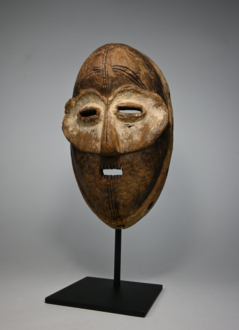 A Rare Ngbaka or Nbgandi Mask Ex Dr Noble Endicott (1 of 7)