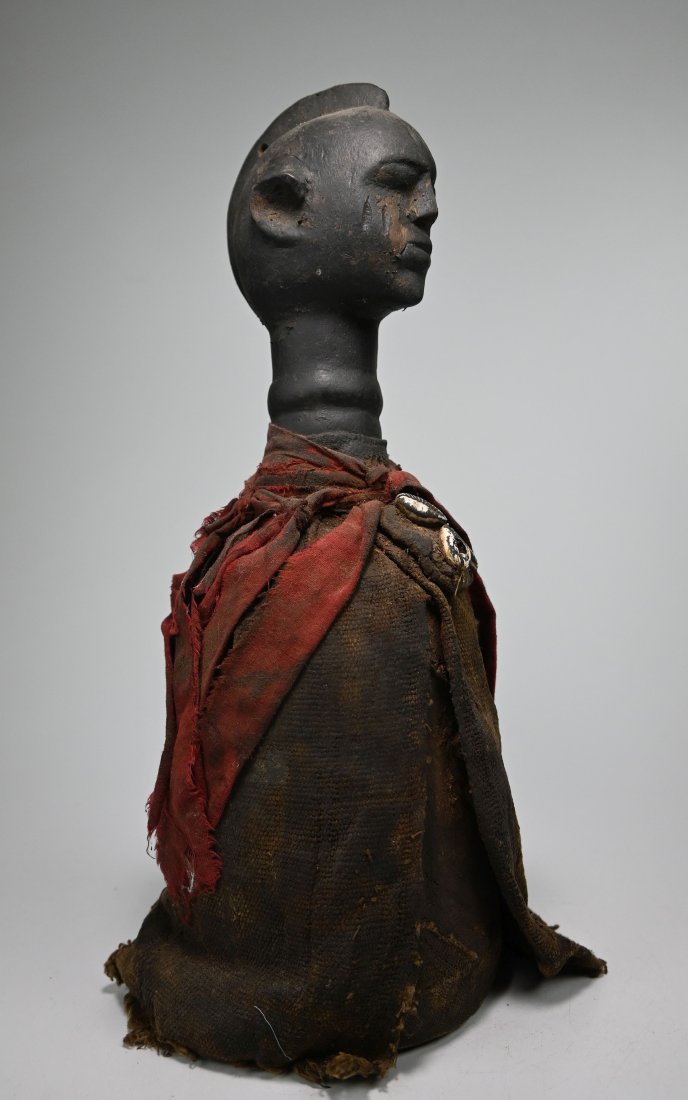 A Rare Kissi Power Figure with intact Pomdo stone idol (1 of 8)