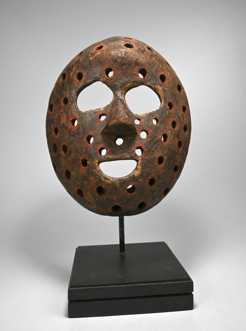 A Rare Kumu Smallpox mask Ex Joseph Gerena, New York (1 of 9)