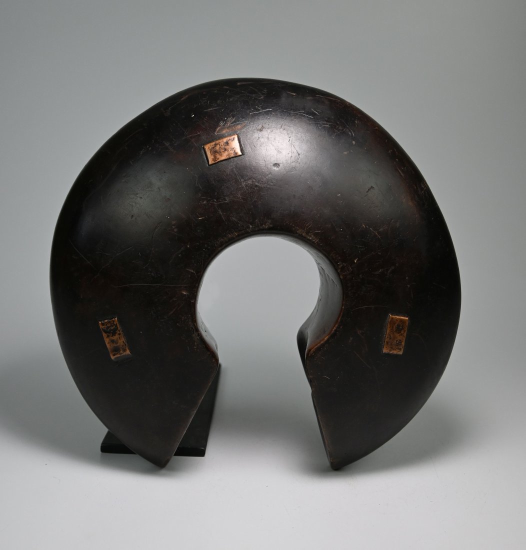 A Tutsi Archers Arm Guard Ex Dr Noble Endicott (1 of 9)