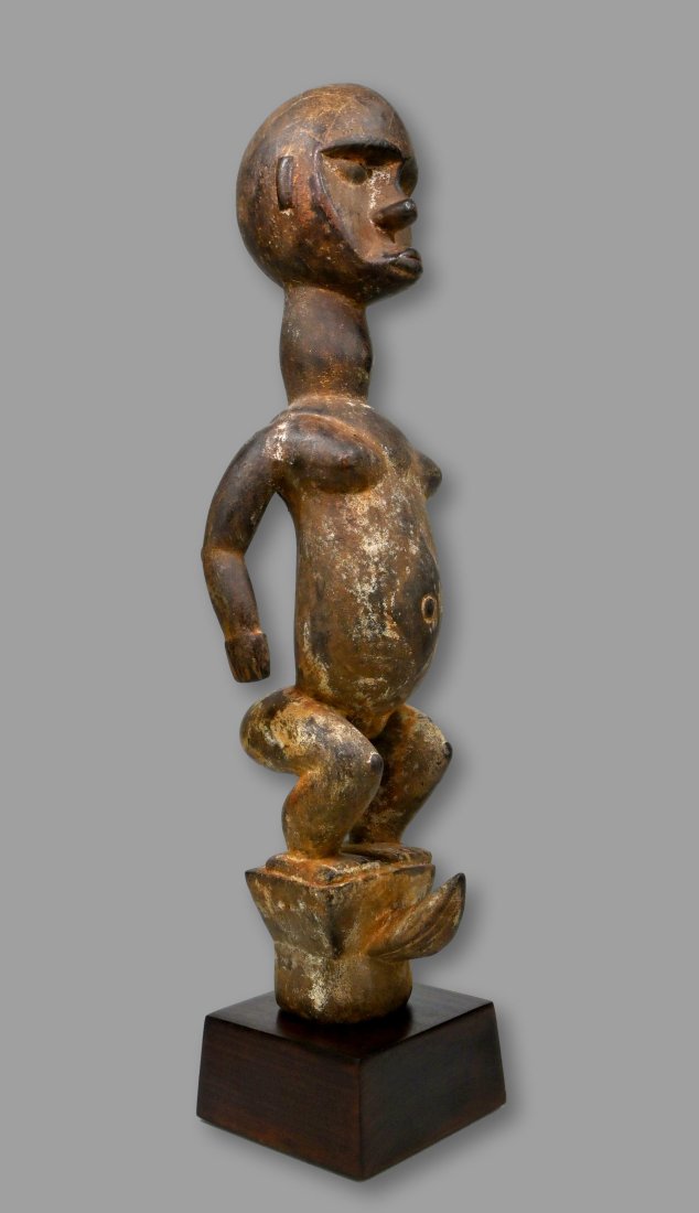 A Fine Eket Ogbom Headdress sculpture (1 of 7)