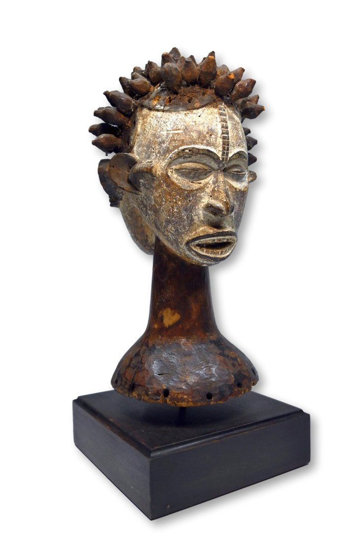 A Fine Janus Idoma Dance Crest (1 of 10)