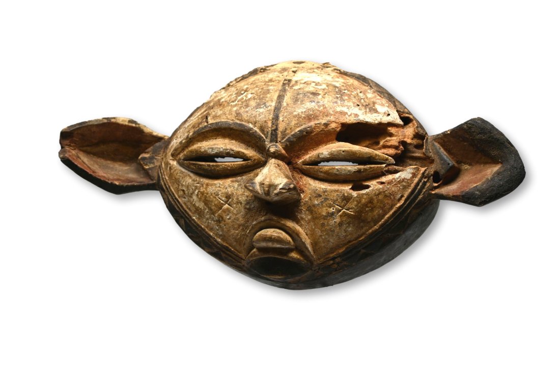 A Pende Panya Ngombe African Mask (1 of 6)