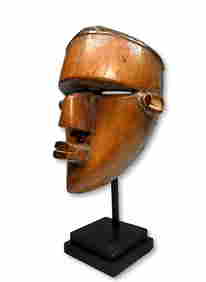 A Fine Lawalwa African Mask (1 of 8)