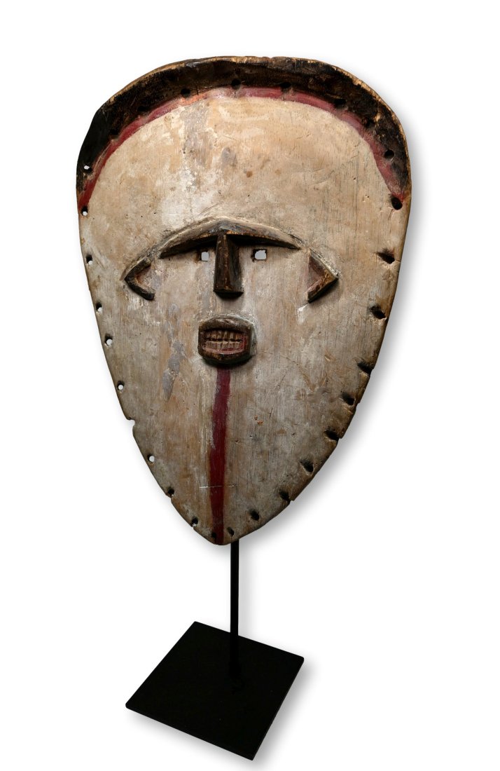 A Vuvi African Mask (1 of 8)