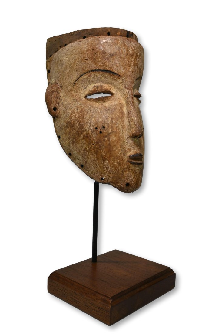 Unusual Salampasu White Faced Ceremonial Mask Ex Banks Collection (1 of 8)