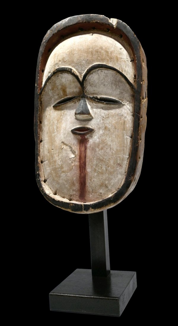 A Fine Vuvi Moghondzi Mask (1 of 8)