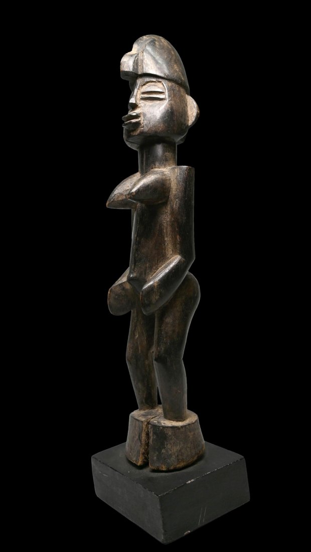 Old Senufo Sculpture of a Female (1 of 8)