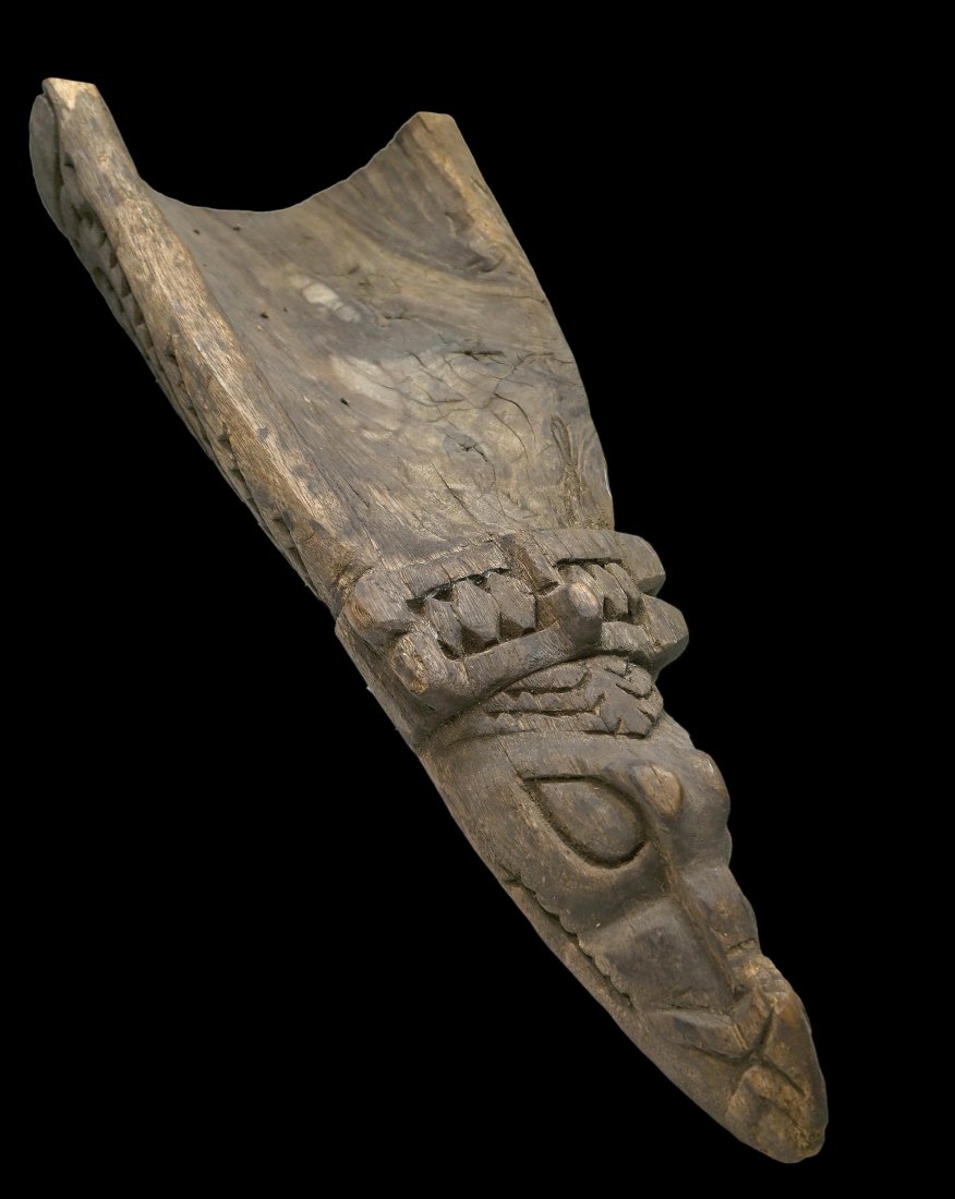 A Ramu River Canoe Prow (1 of 1)