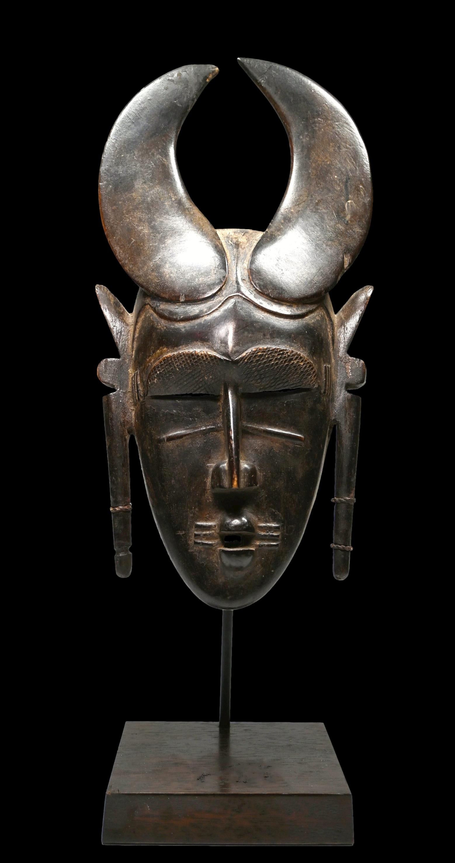 A Rare Ligbe African mask Ex Nurmberger Germany (1 of 6)