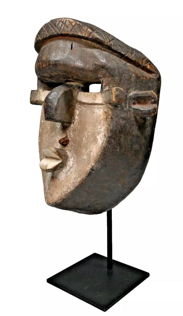 A Rare Lawalwa Mask Ex Gerena Collection (1 of 7)