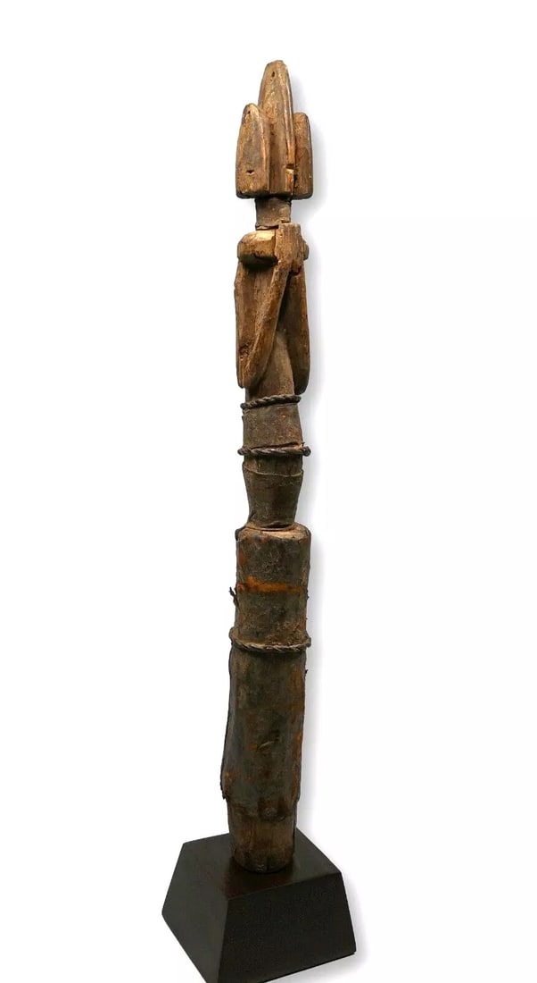 A Mossi Staff Top (1 of 6)