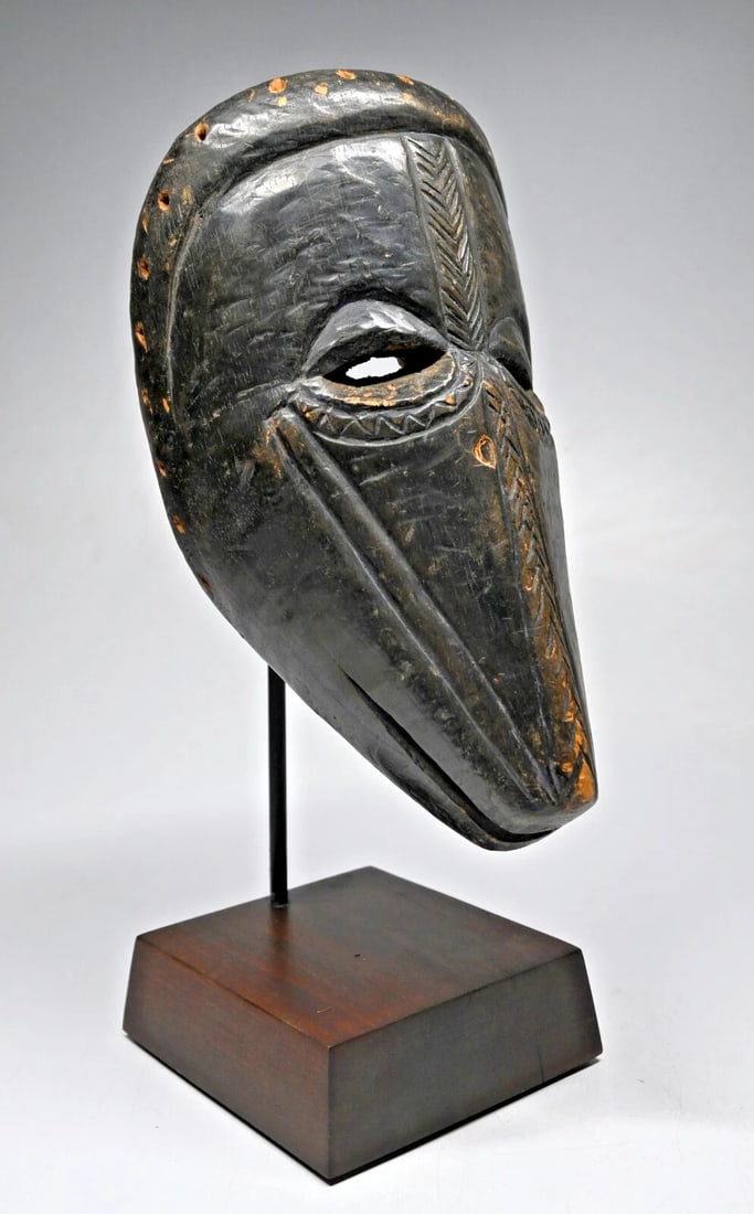 A Toma Avian Mask (1 of 7)