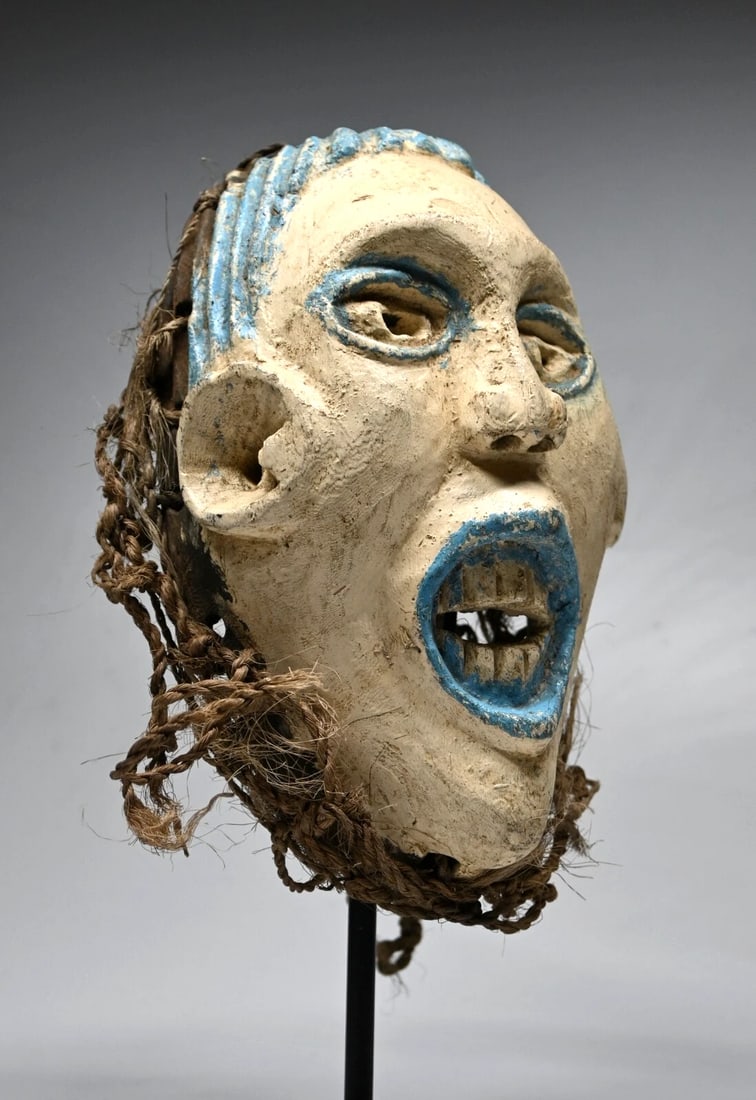 A Chewa African mask (1 of 8)