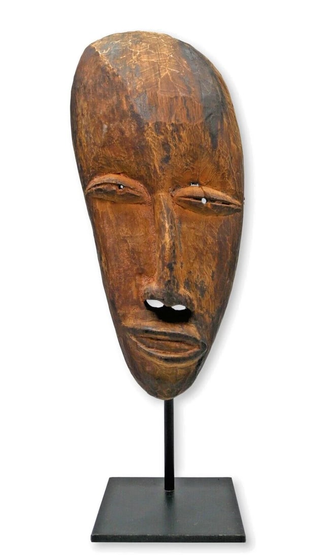 A Strange Pende Deformity mask (1 of 6)